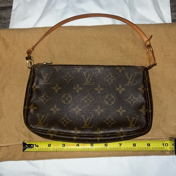 Louis Vuitton Pochette Accessories - Picture 11 of 12